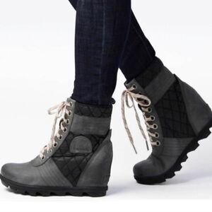 Sorel Lexi Wedge Boot Olive Green and Black Quilted Leather Ankle Boots Size 8